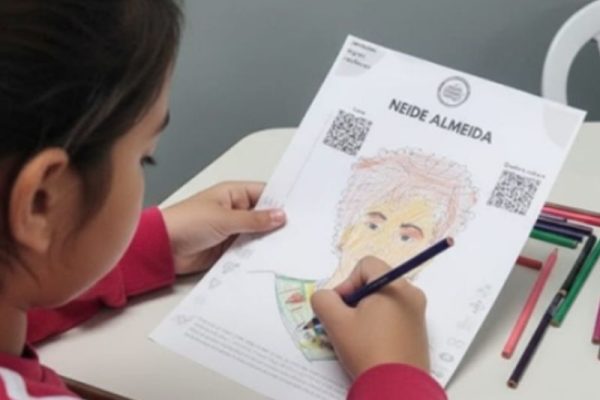 Colorindo as Cientistas neste sábado no Sesc Araraquara